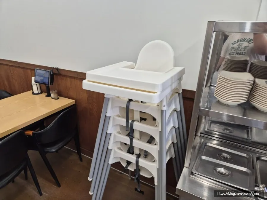 Baby chairs placed next to the self-serve bar