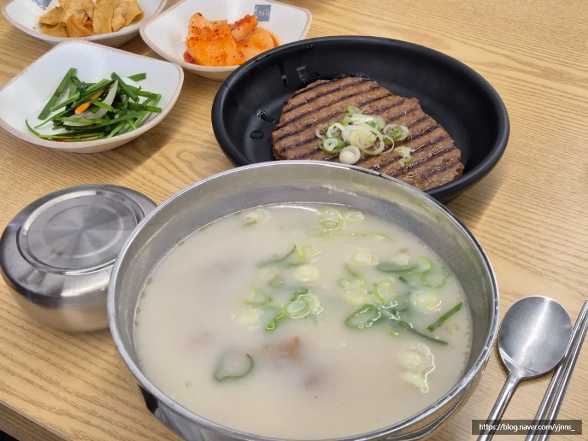 Yukdaejang's seolleongtang, gopchang yukgaejang kalguksu, and eonyang bulgogi