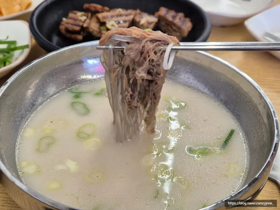 Milky-broth seolleongtang loaded with meat