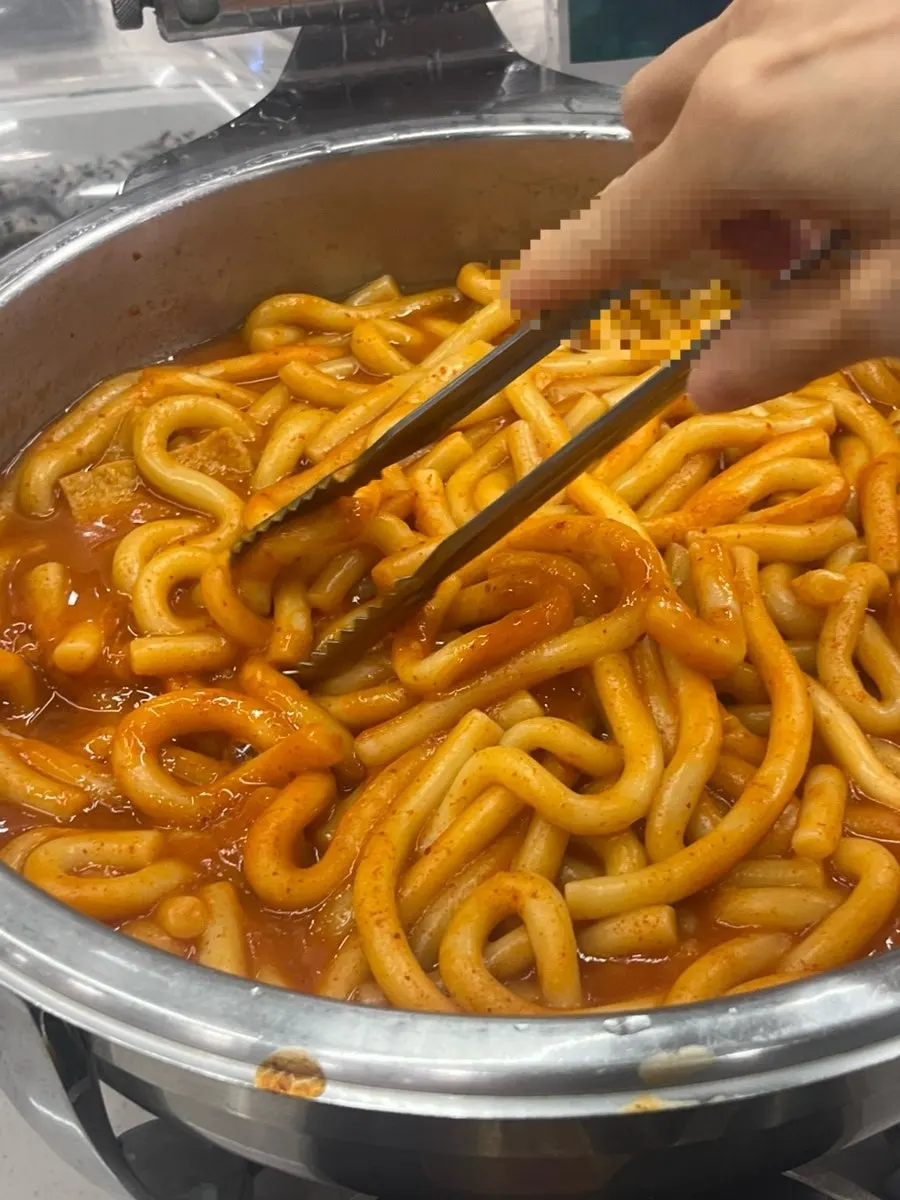 Noodle tteokbokki served on a plate