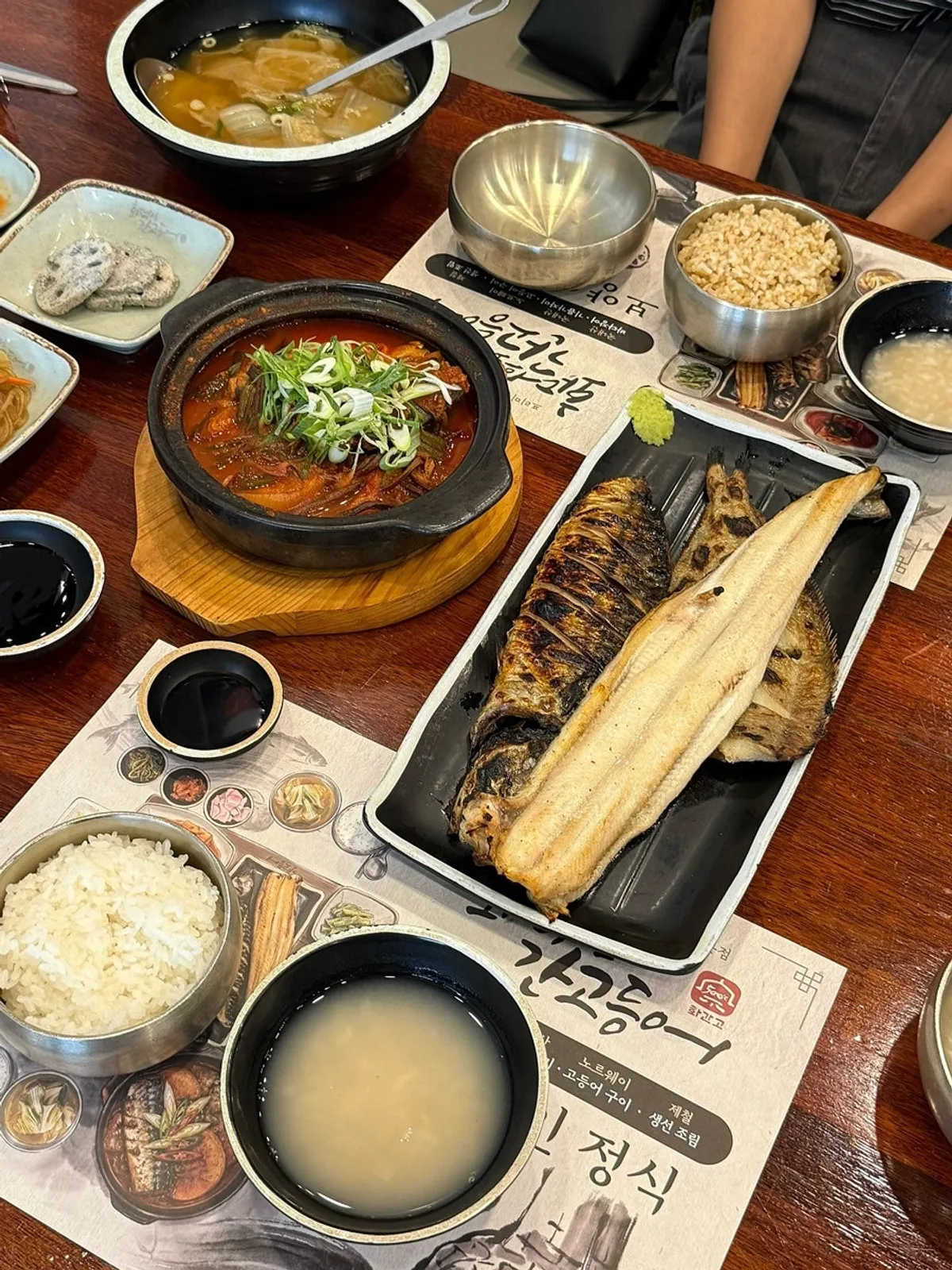 Pomfret stew, grilled eel, flounder, and mackerel spread
