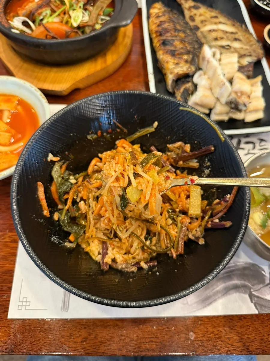 Bibimbap mixed with self-bar vegetables and gungchae