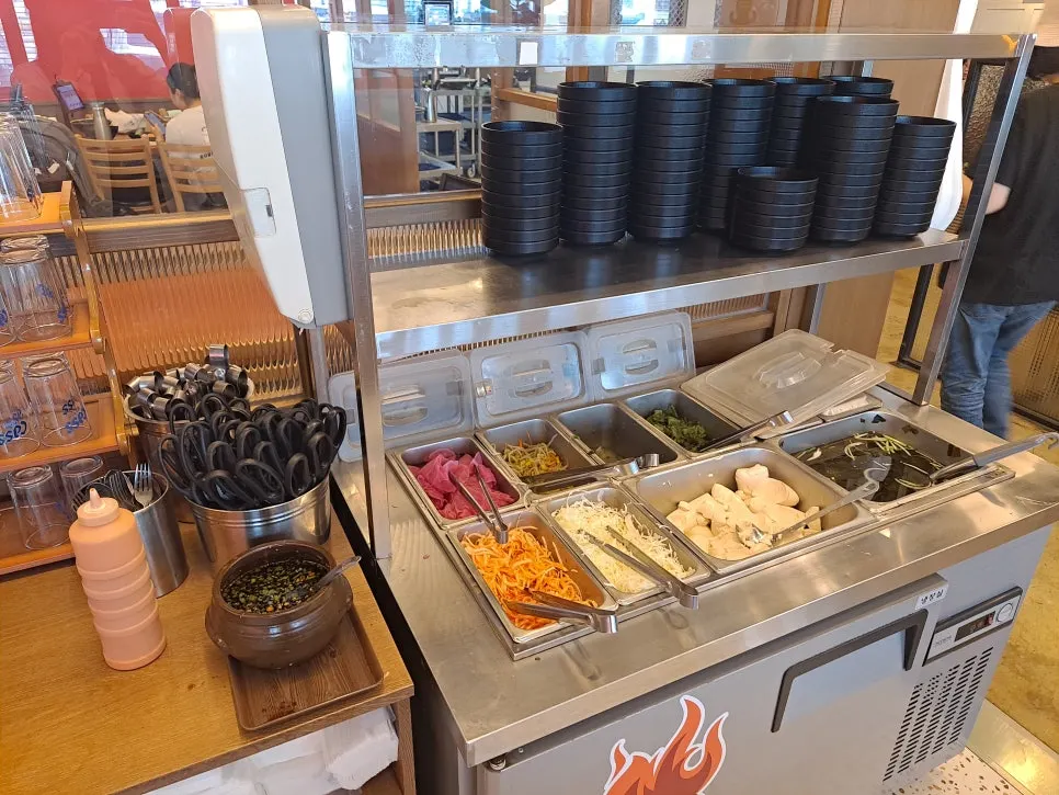 Self-serve bar set up in the center of the restaurant