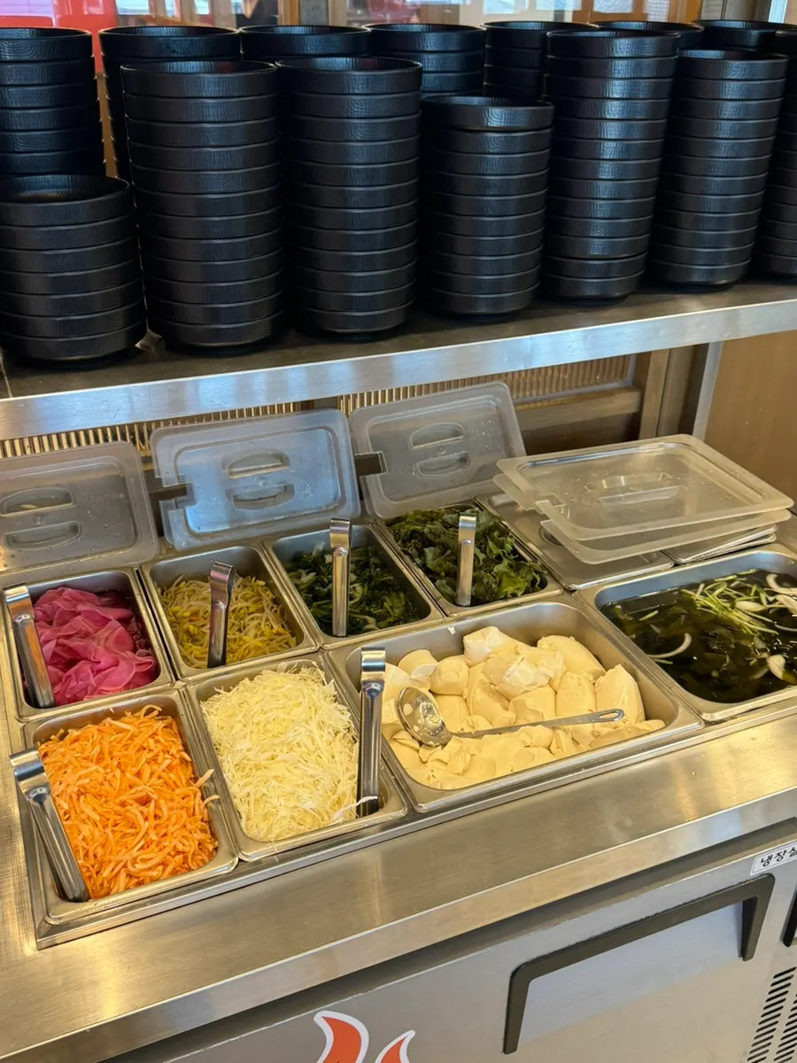 Basic side dishes including cold seaweed and cucumber soup and cabbage salad