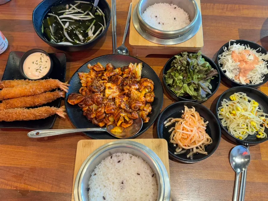 Table view of jjukkumi, pot rice, and shrimp tempura