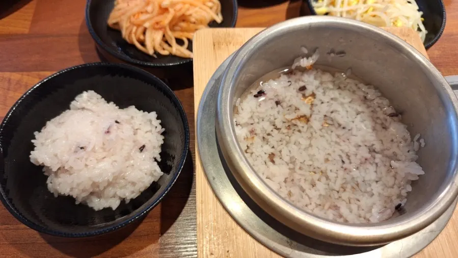 찰기 있는 솥밥