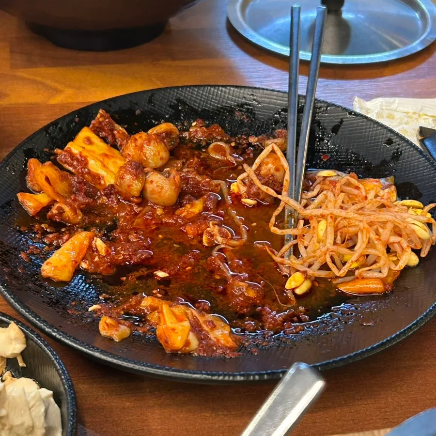 식사를 마친 불나는쭈꾸미 본점 테이블