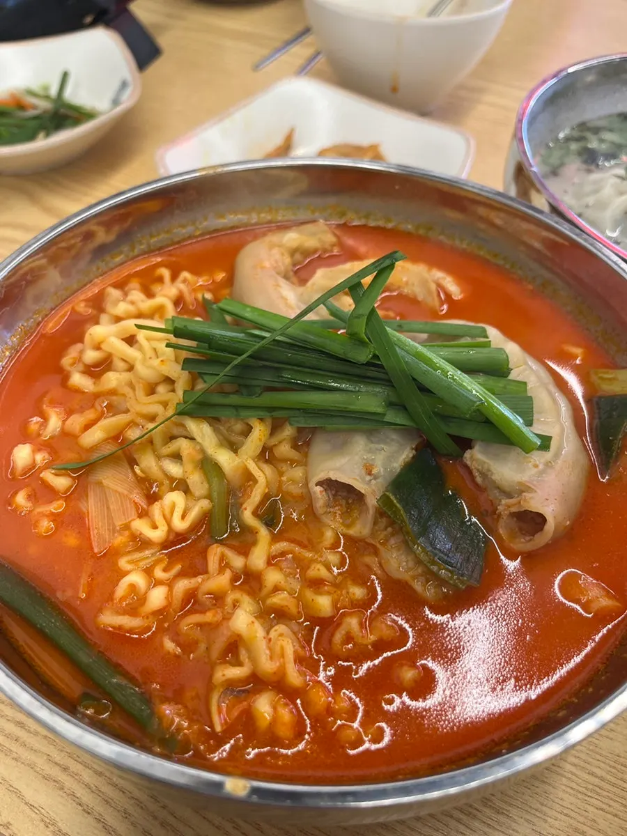 A bowl of gopchangwang yukkalmyeon piled high with tripe