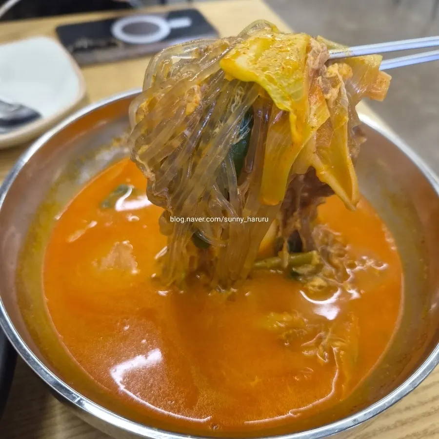 Green onions and meat scooped up from the yukgaejang broth