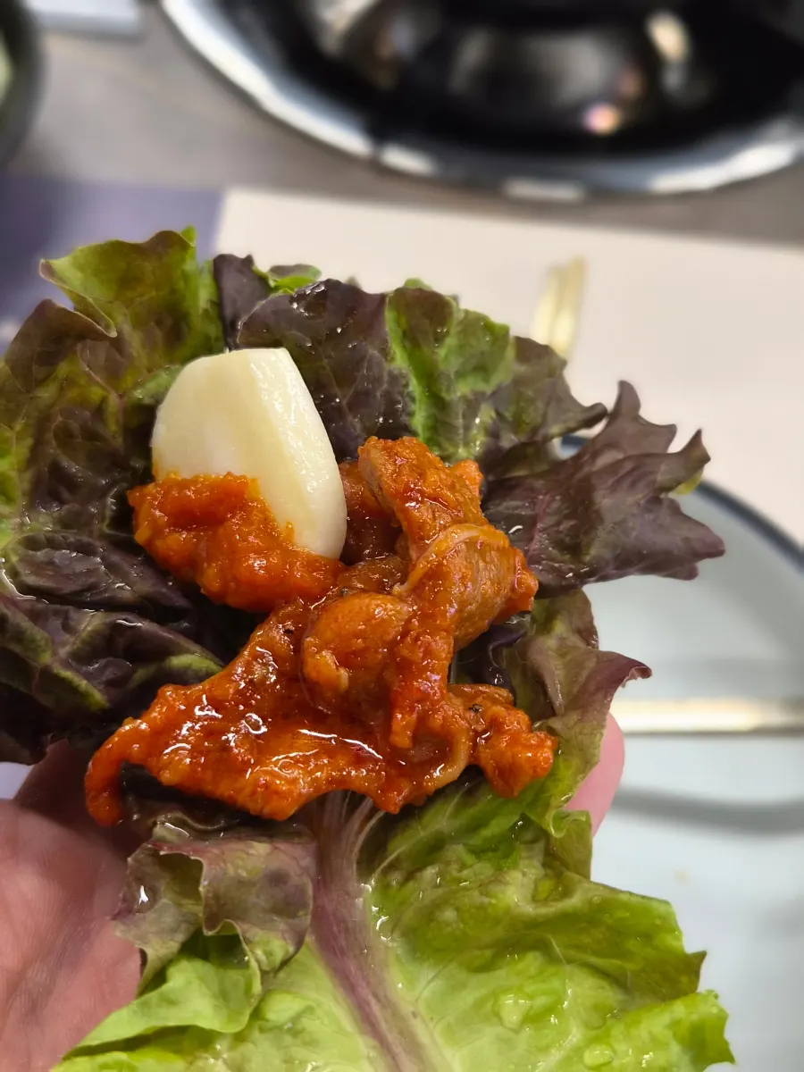 A well-cooked piece of duck jumulleok