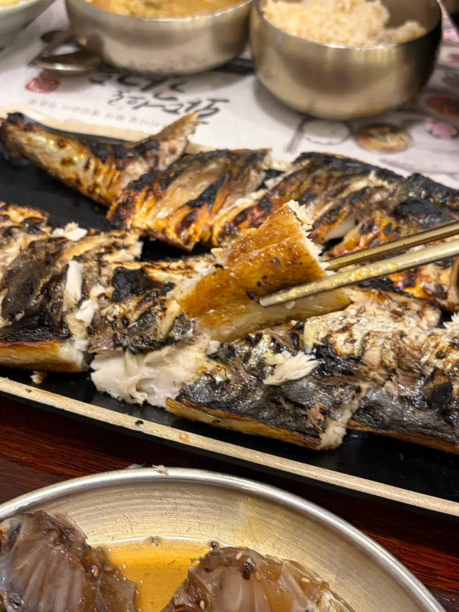 Whole oven-grilled mackerel served on a plate