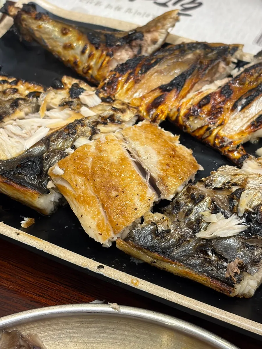 Close-up of the large grilled fish