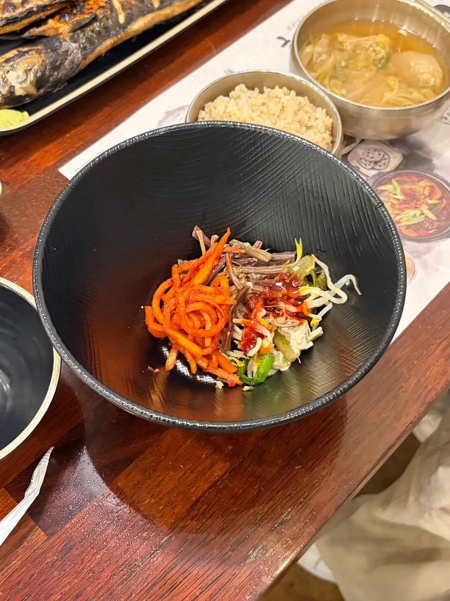 Gochujang bibimbap made with self-bar vegetables