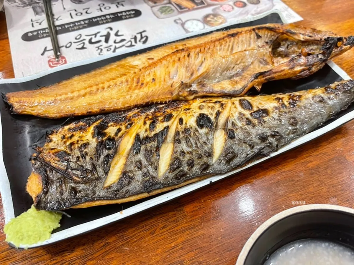 로봇이 서빙해 온 화덕 생선구이