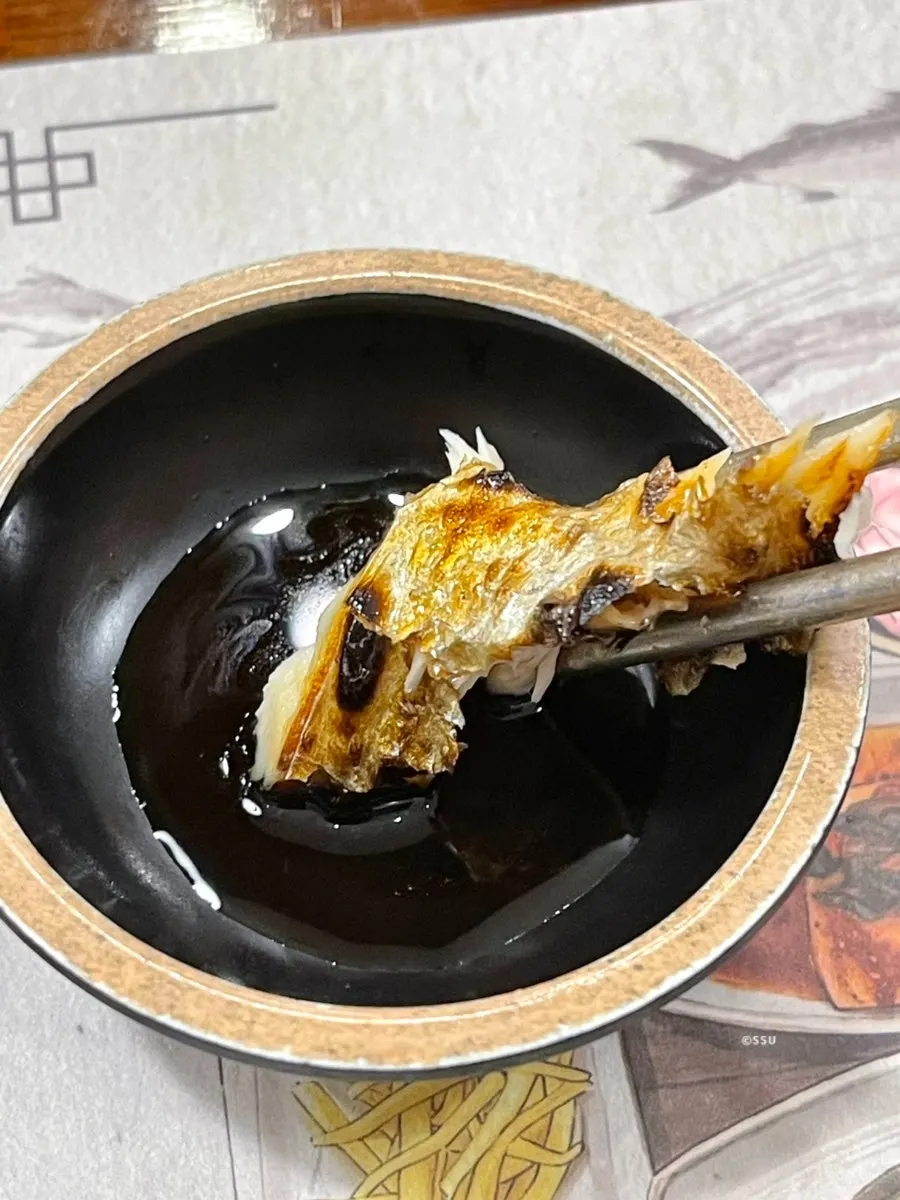 결대로 떼어낸 화덕 삼치구이 살