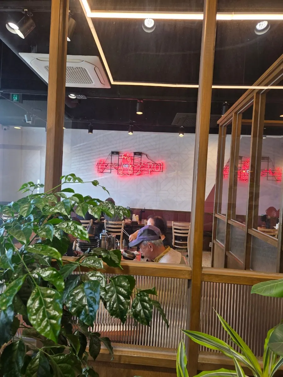 Spacious, clean interior of Bulnaneun Jjukkumi Main Branch