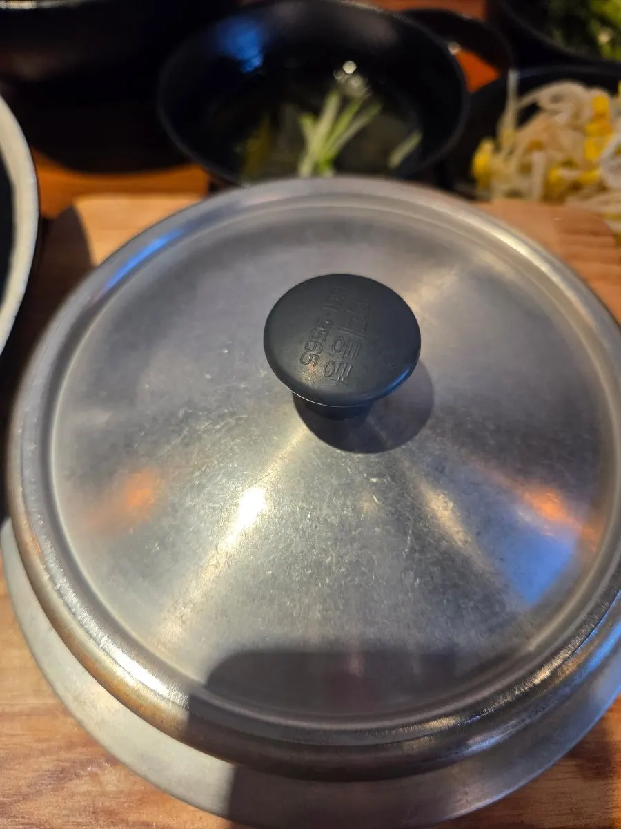 Warm pot rice finished with scorched rice