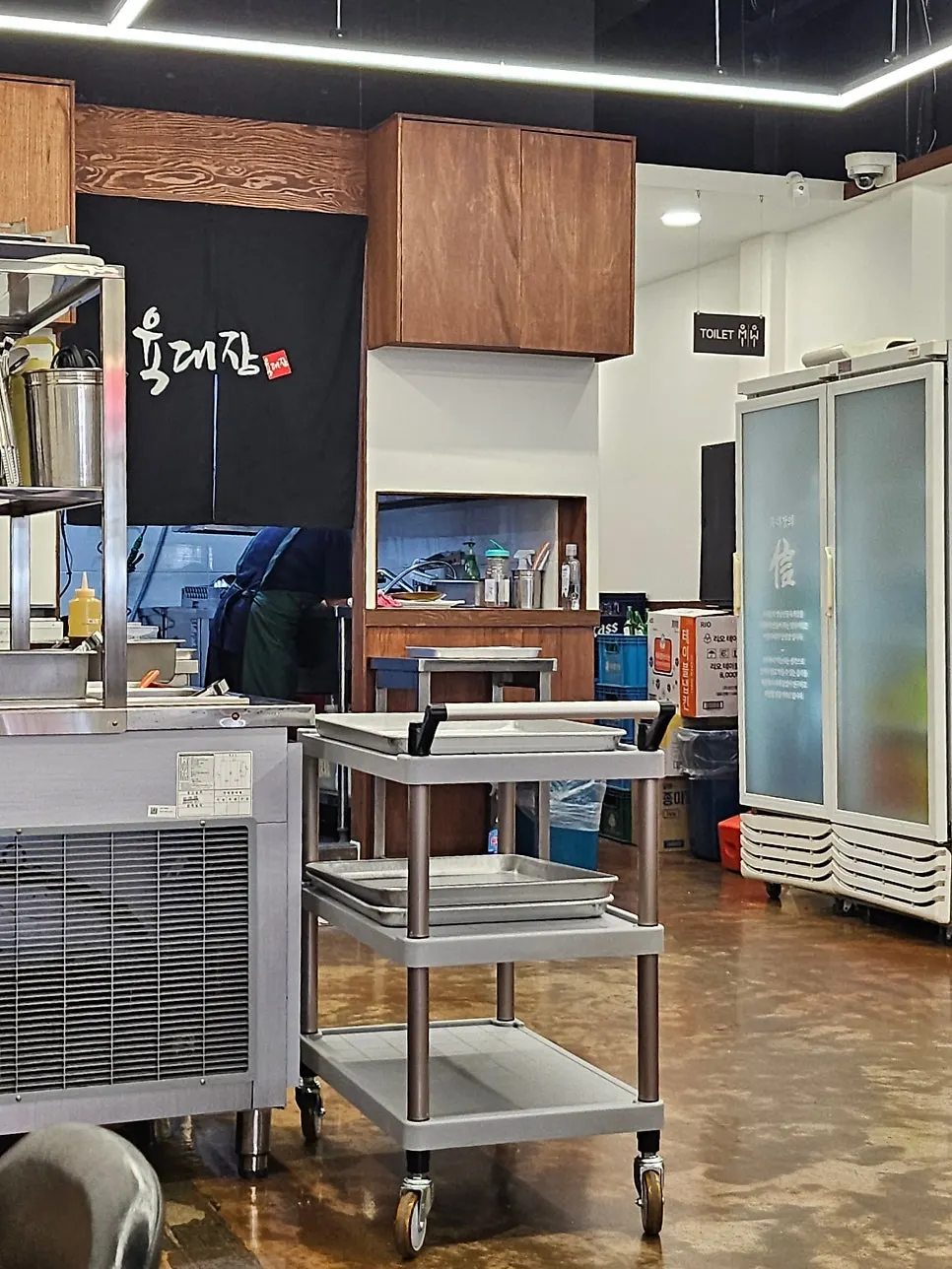 Vertical photo of the entrance at Yukdaejang Cheonan Baekseok Branch