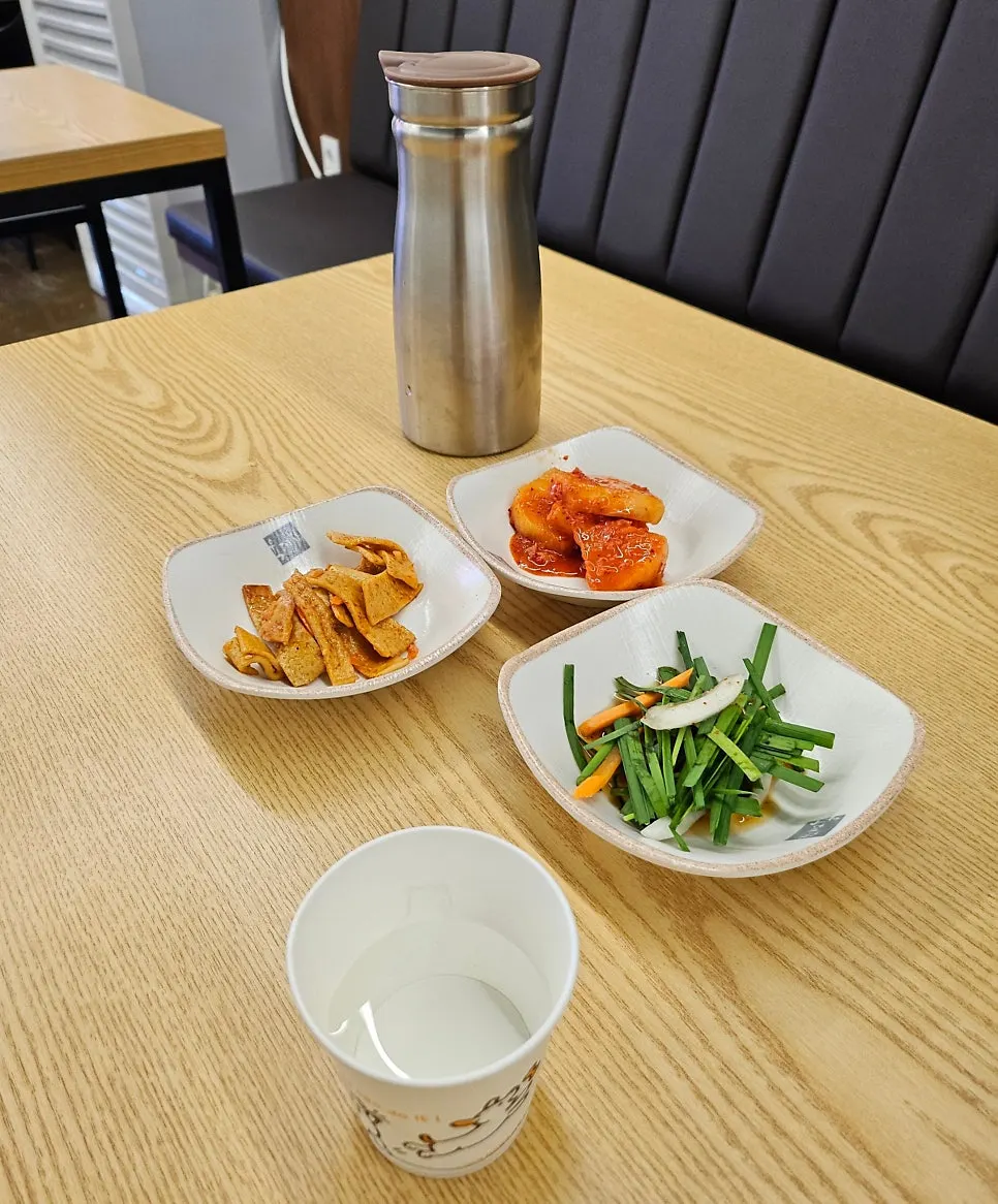 Vertical photo of the counter area at Yukdaejang Cheonan Baekseok Branch