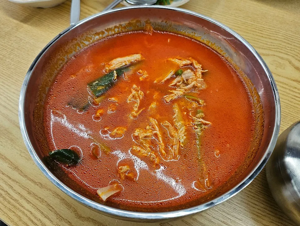 A bowl of yangji seolleongtang at Yukdaejang Cheonan Baekseok Branch