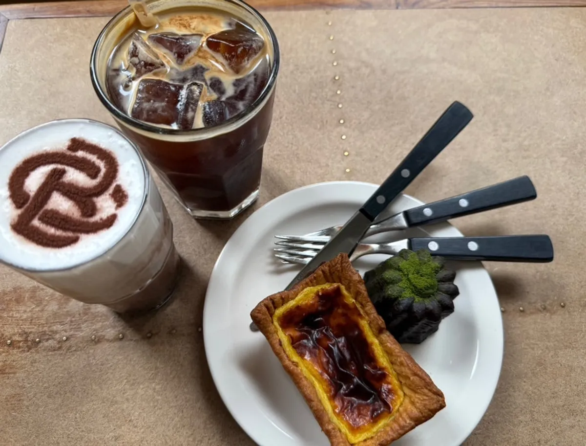 The ordered coffee and desserts together