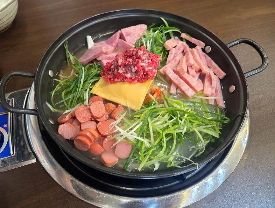 기본 반찬과 셀프 코너