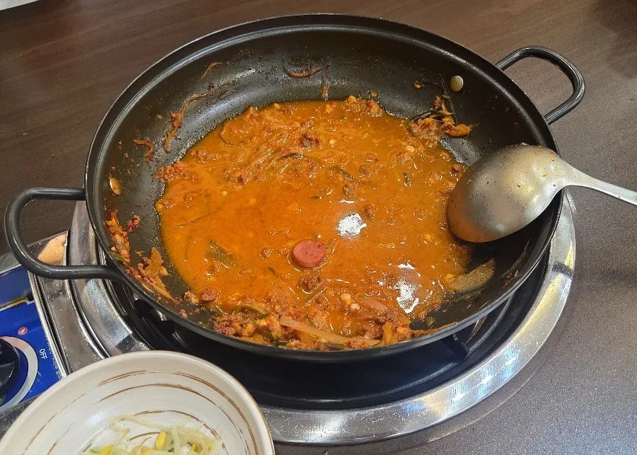 따뜻하게 나온 어묵볶음 반찬