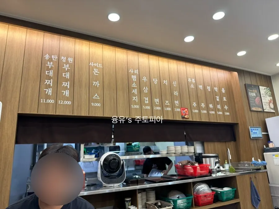 Cheongwon Restaurant late in the evening