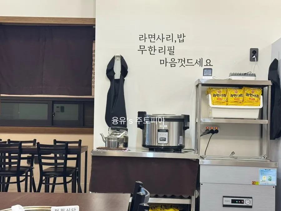 Using the self-service bar at Cheongwon Restaurant