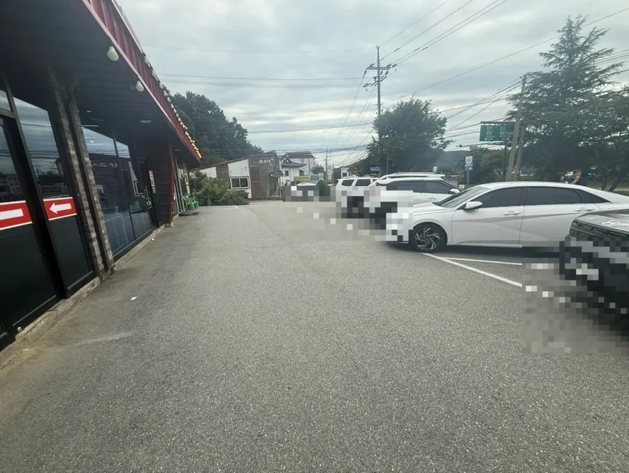 View of the spacious restaurant parking lot