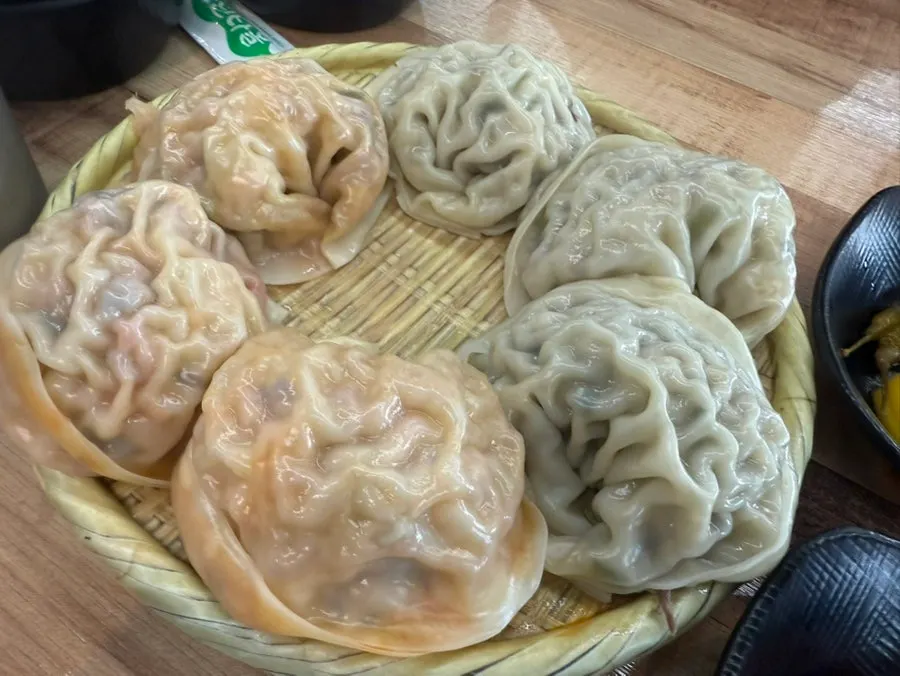 Side dishes served with the hot pot
