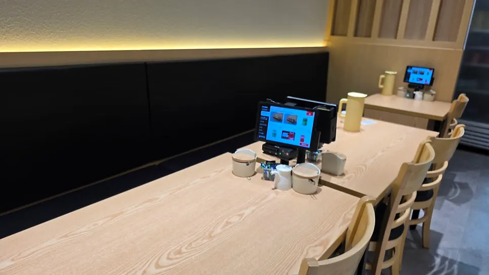 Tablet menu screen and table setting