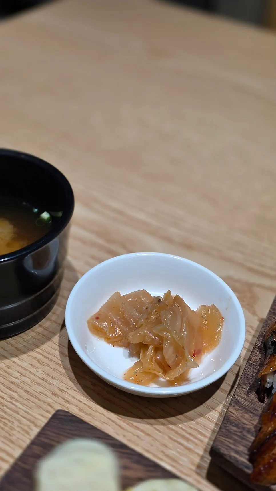 Warm mini udon topped with fried tofu pouch
