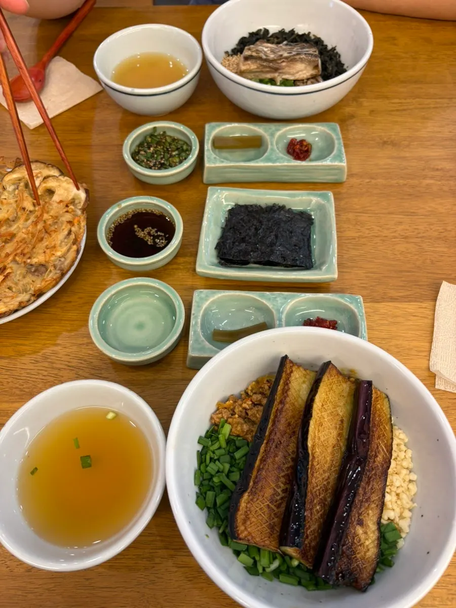 정갈하게 차려진 한식 한 상