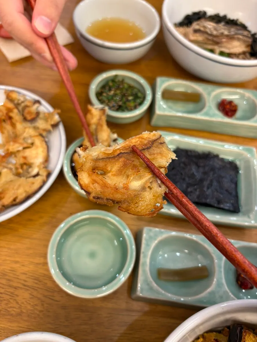 삼치가 곁들여진 곤드레밥