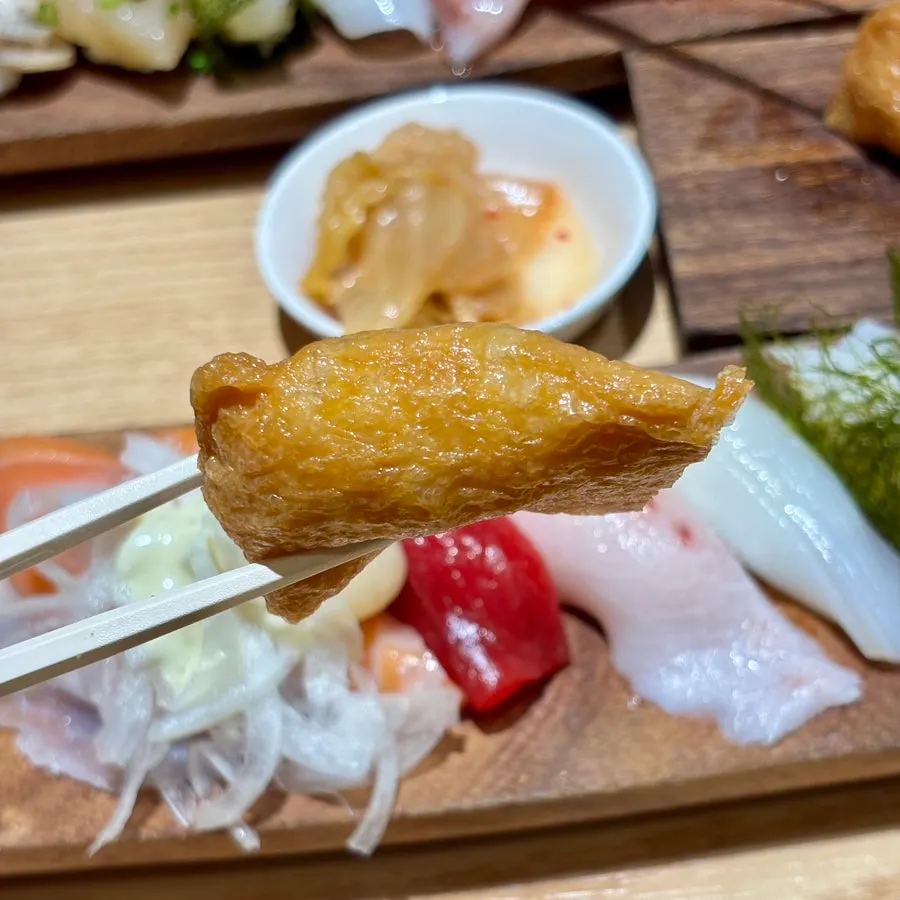강한특초밥 초밥 한 점 근접 사진