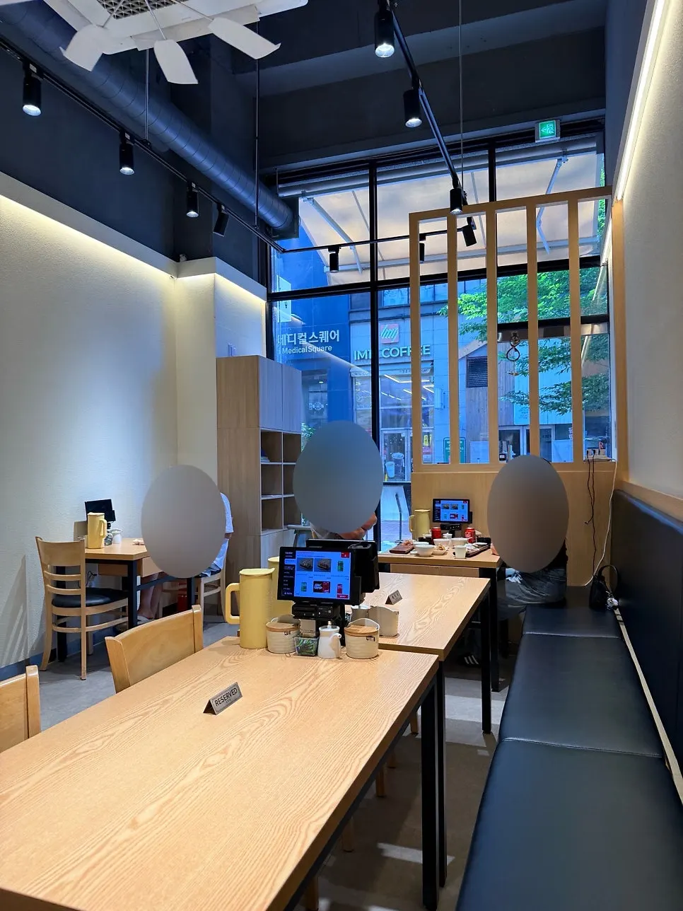 Table area for group dining at Ganghan Sushi