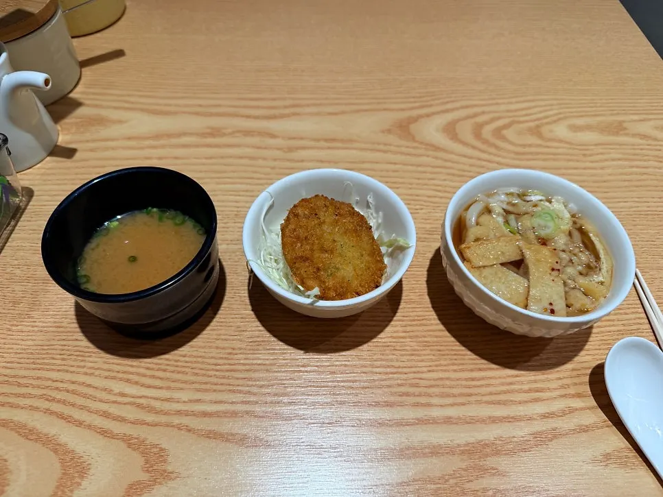 Complimentary miso soup and udon