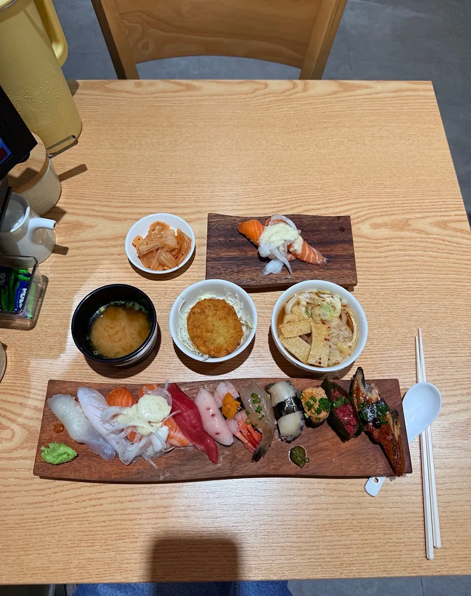 A plate of 12-piece omakase sushi