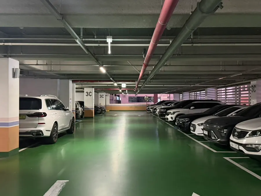 View of the surroundings near the building where Hyangtaek Cheonan Buldang Branch is located