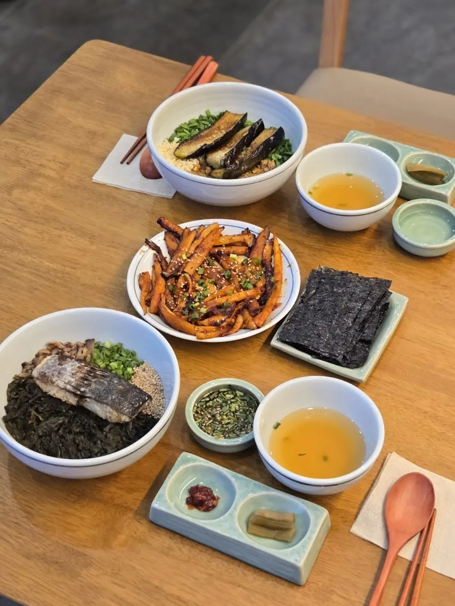 Basic side dishes served with the main dishes