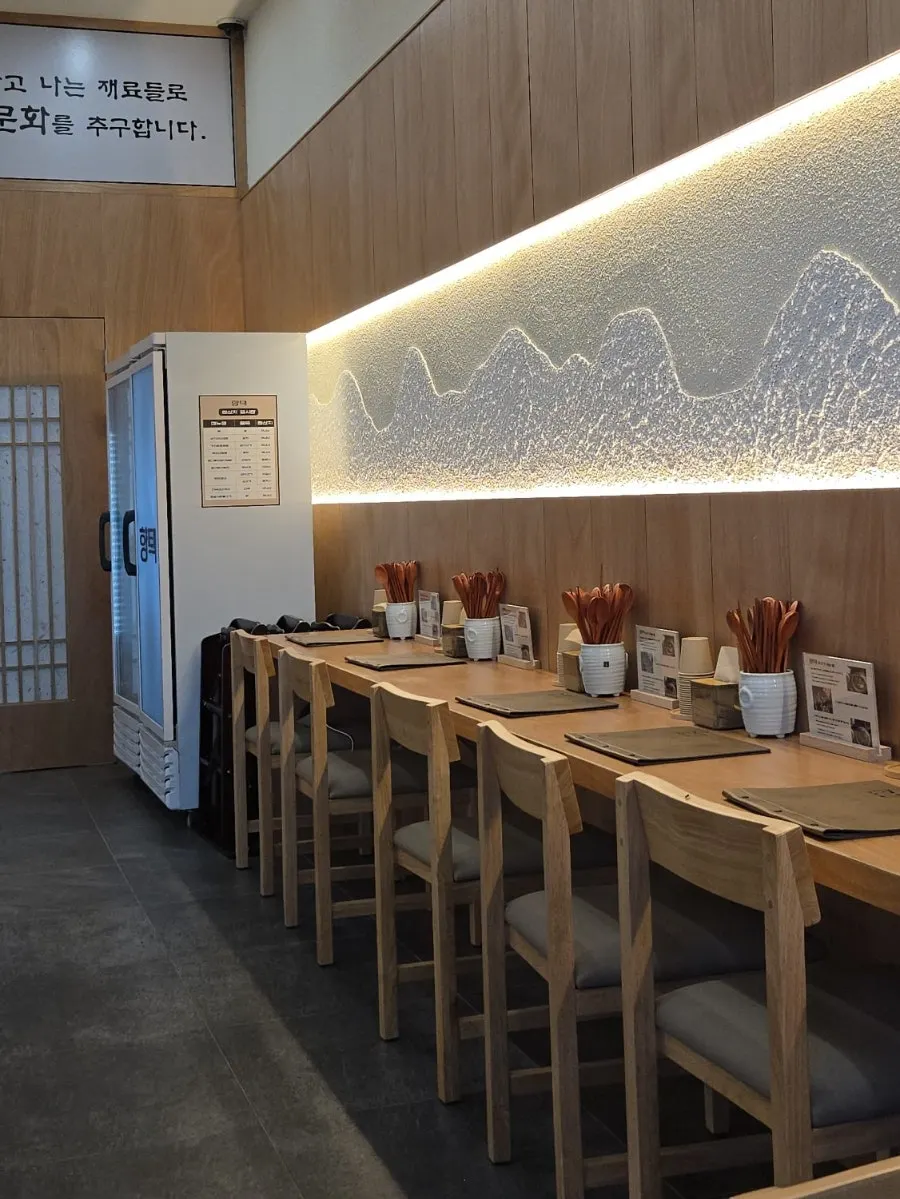 Solo-dining zone at Hyangtaek Cheonan Buldang Branch