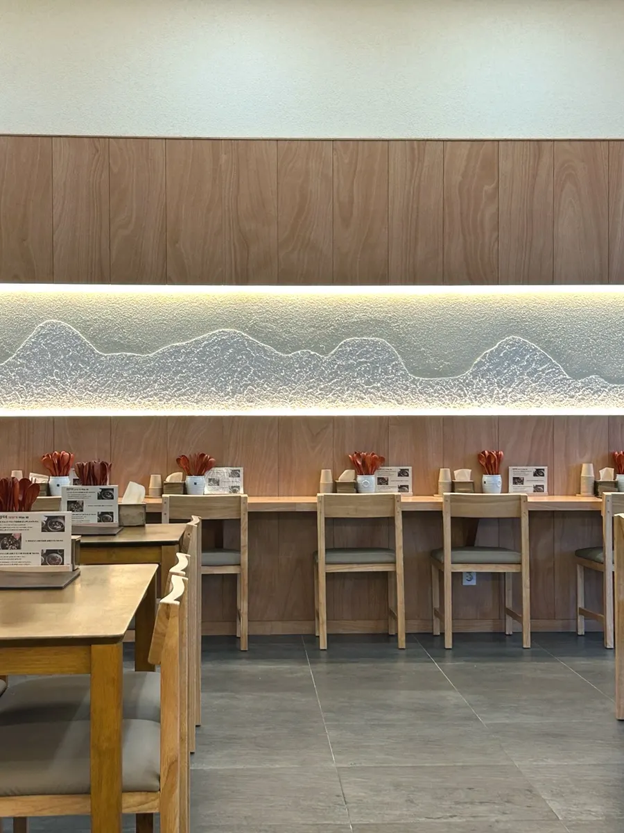 Bright and clean interior at Hyangtaek Cheonan Buldang Branch