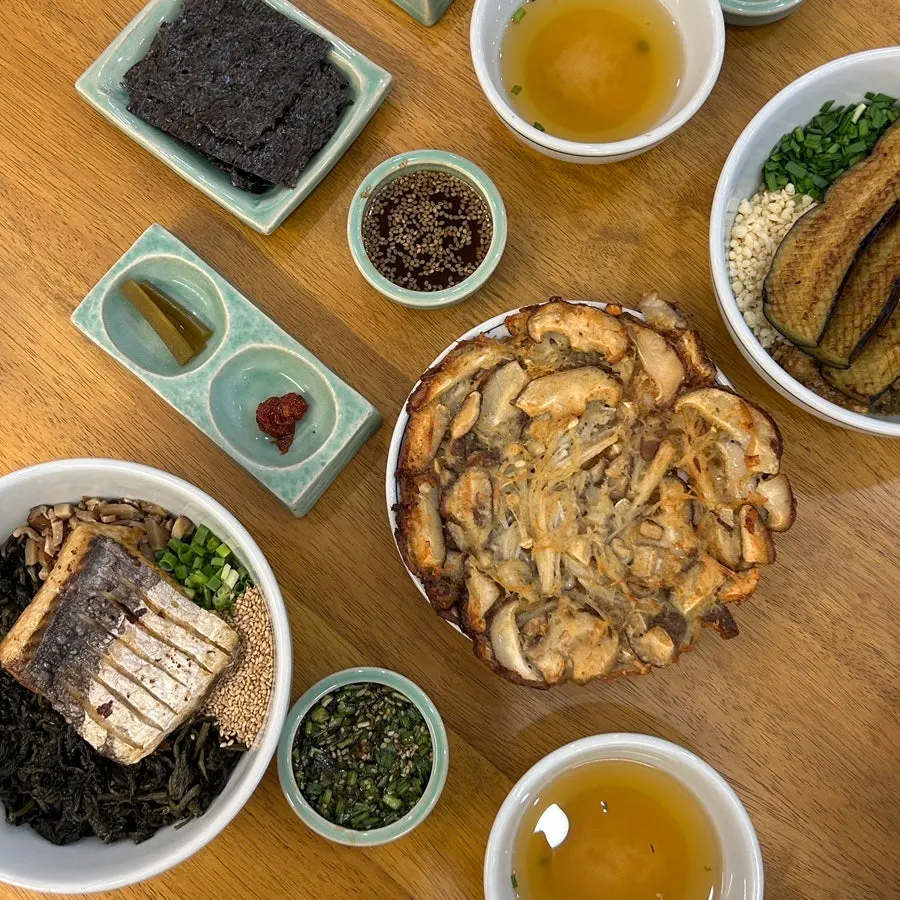Rice dishes and side dishes on Hyangtaek’s menu