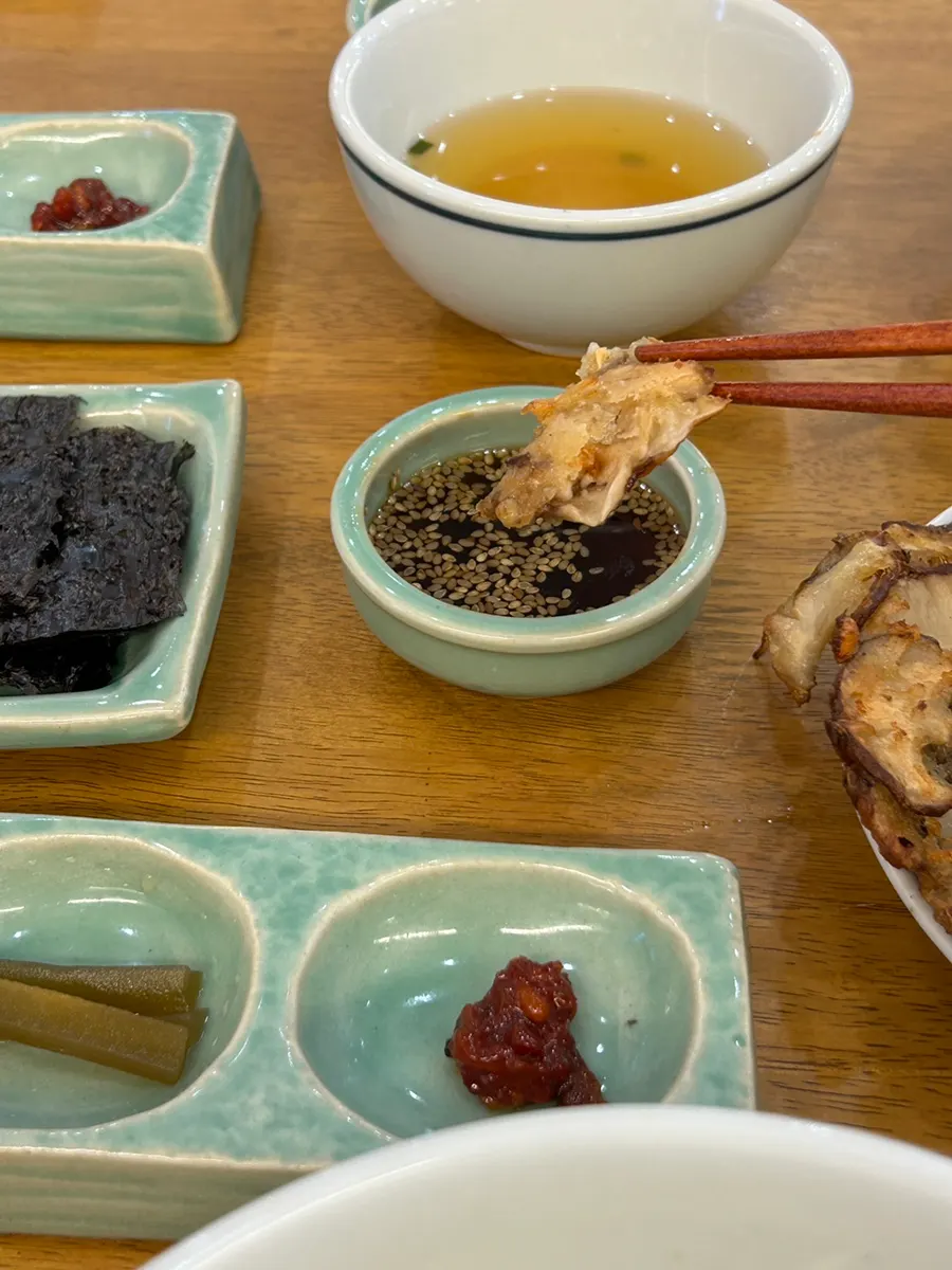 Refillable side dishes at Hyangtaek