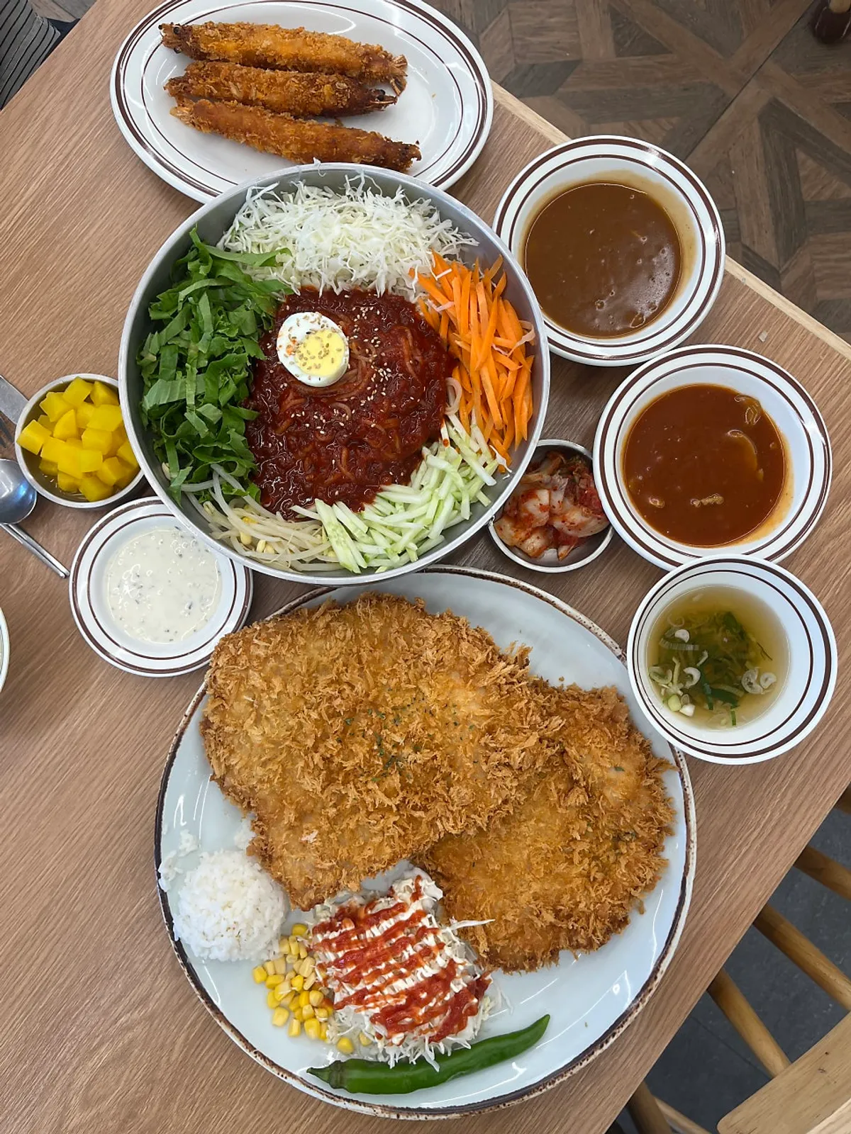 후추를 잔뜩 뿌린 식전 크림 스프
