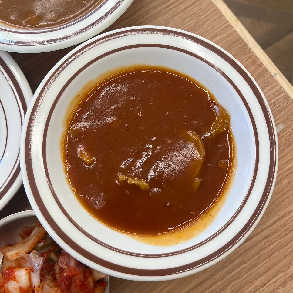 썰어놓은 돈까스 단면