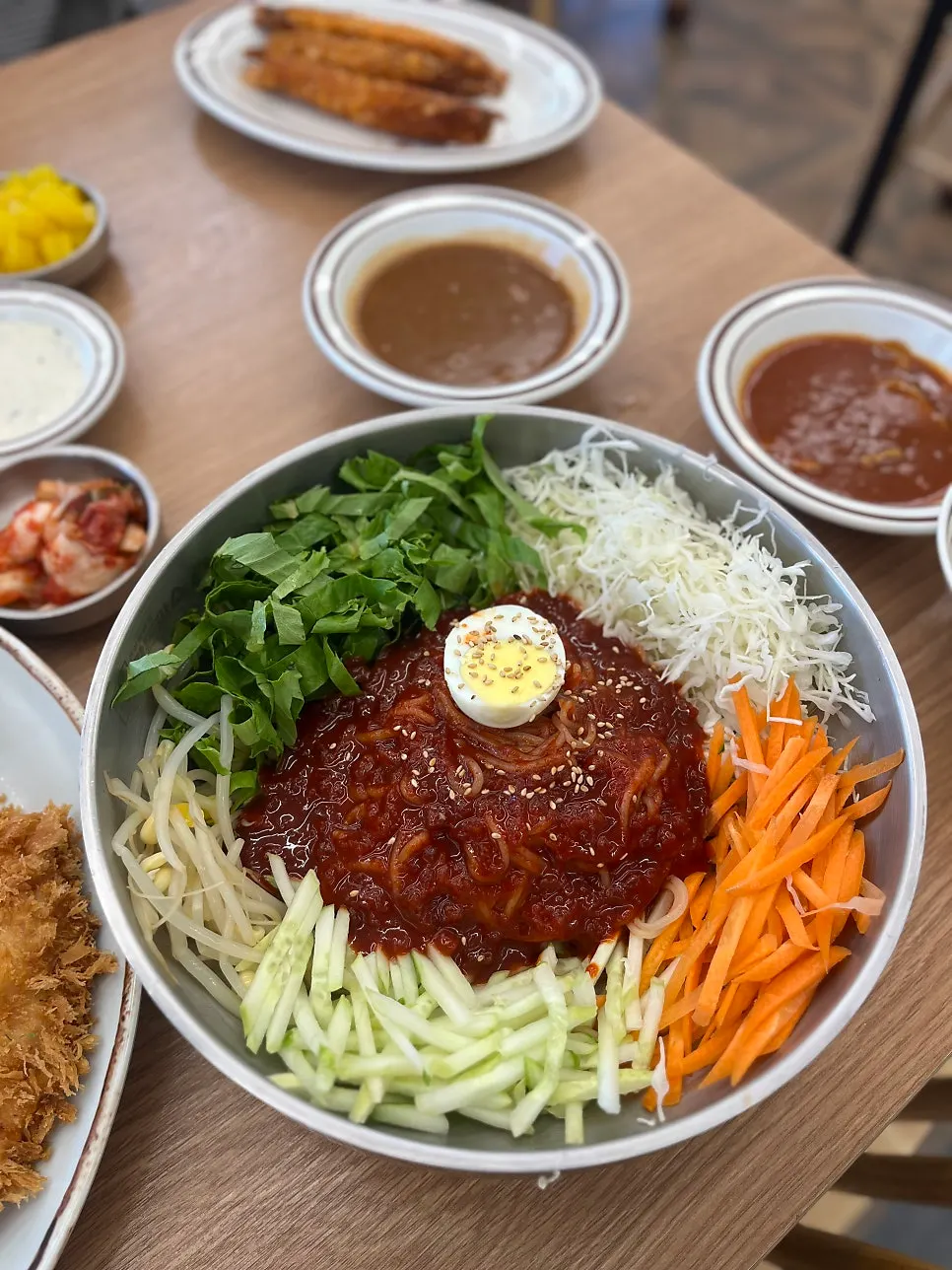 돈까스와 함께 곁들인 생맥주