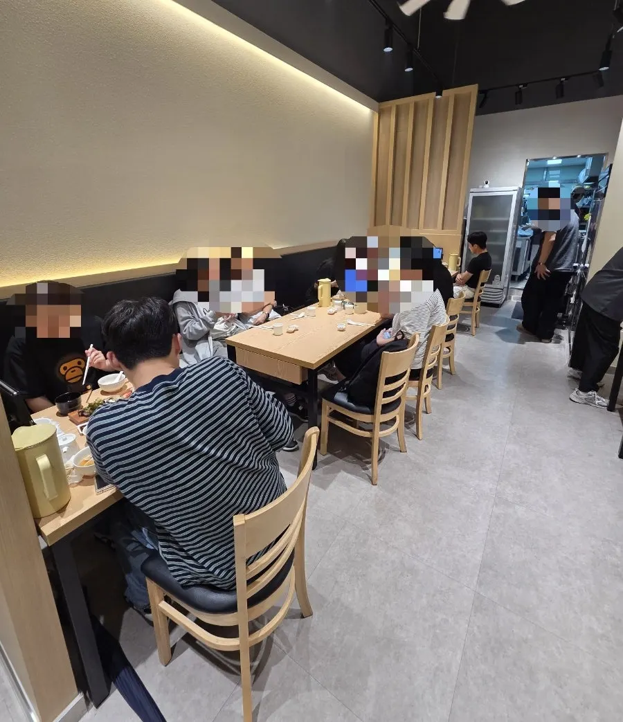 Dining hall with 2-person tables and group seating