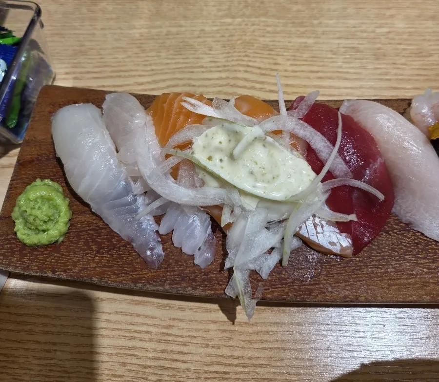 Omakase sushi 12P served on a wooden plate